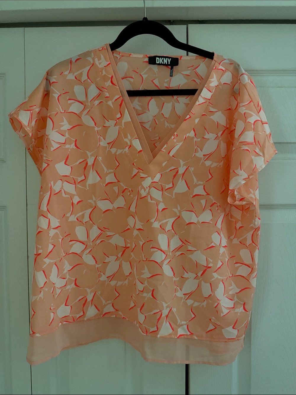 DKNY Peach and White V-Neck Short Sleeve Blouse
